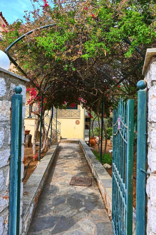 Pavlos' Cottage With Beach View Корфос Экстерьер фото